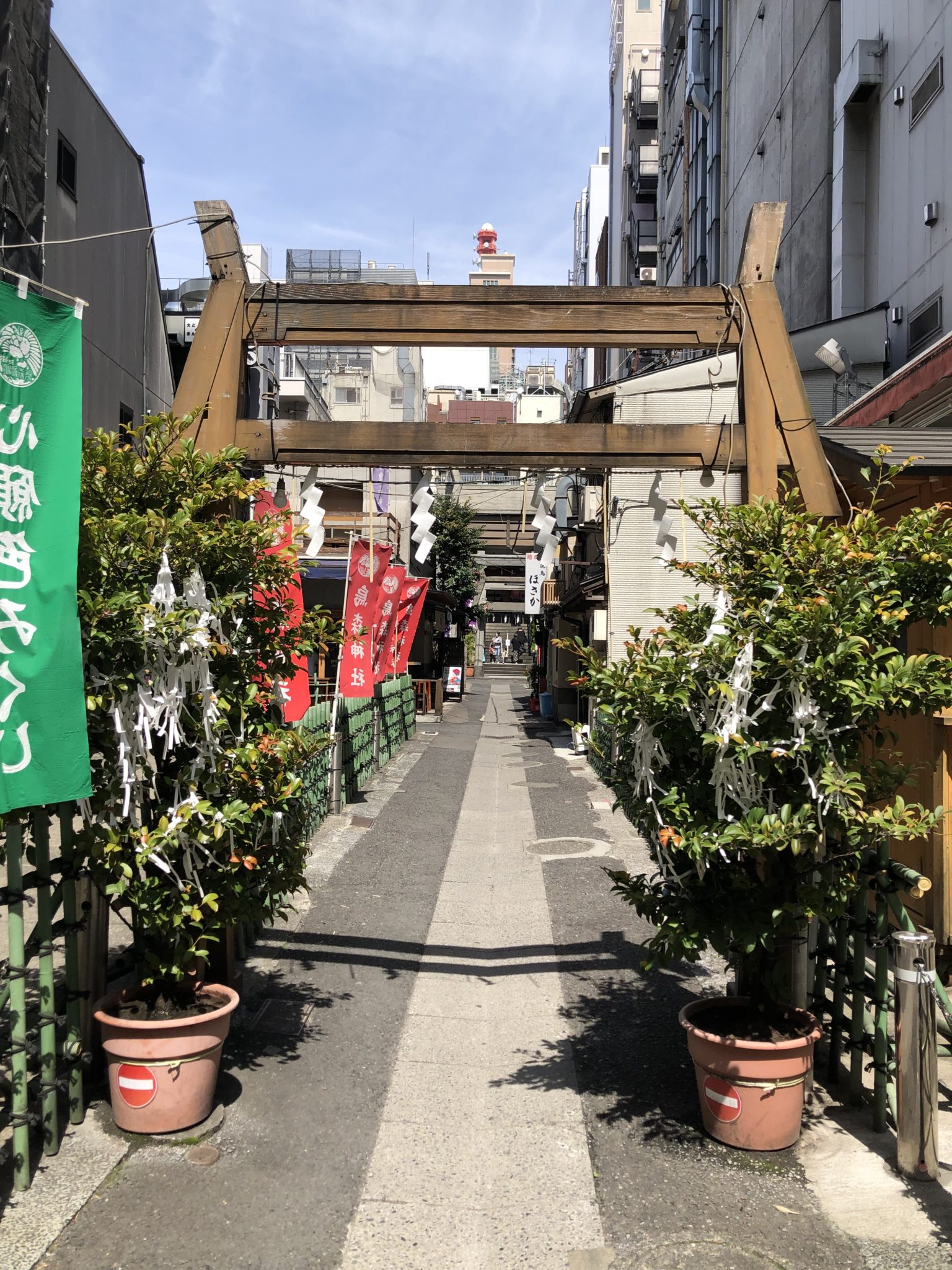 烏森神社 参道です。