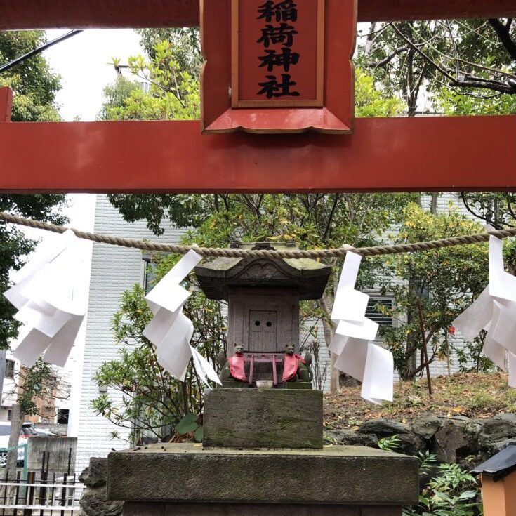 江島杉山神社境内にあります杉多稲荷神社、拝殿です。