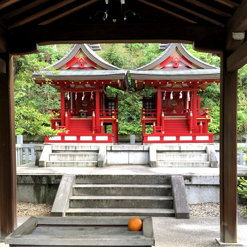 白金氷川神社境内内、建武神社