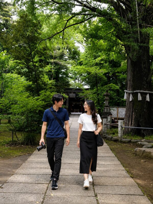 佐久間とやよい、赤坂氷川神社、参道