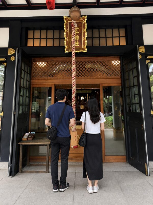 王子神社、拝殿前