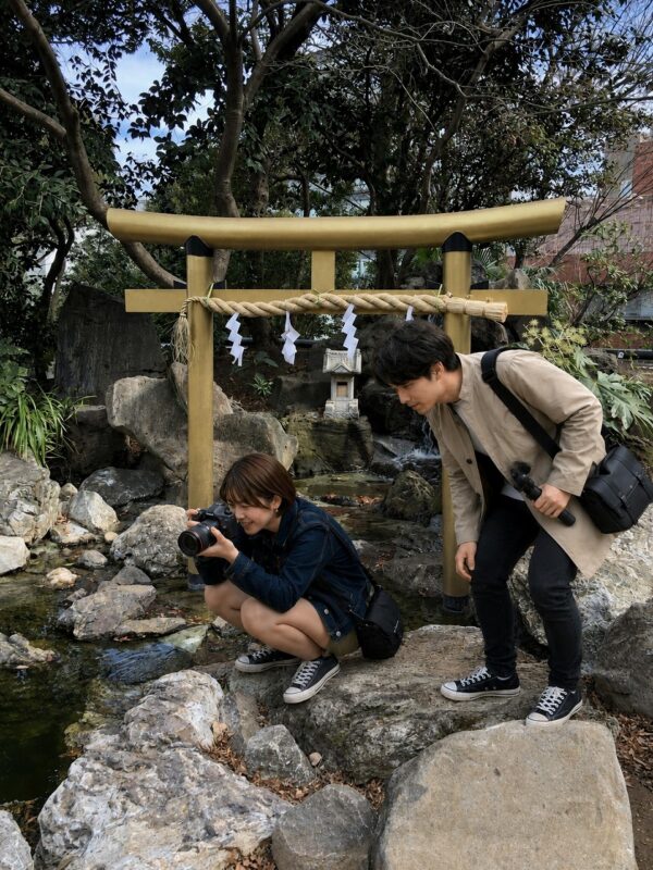 チーコと蒼井、愛宕神社_池02（2024年）
