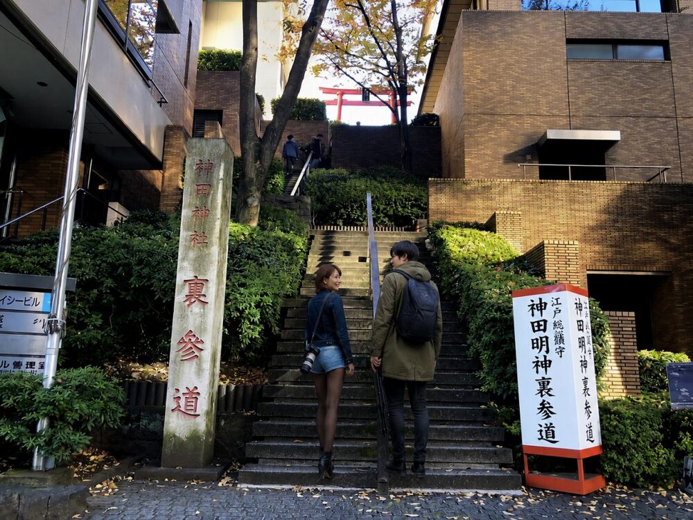 チーコと蒼井神田明神裏参道