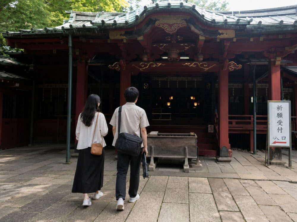佐久間とヤヨイ赤坂氷川神社本殿