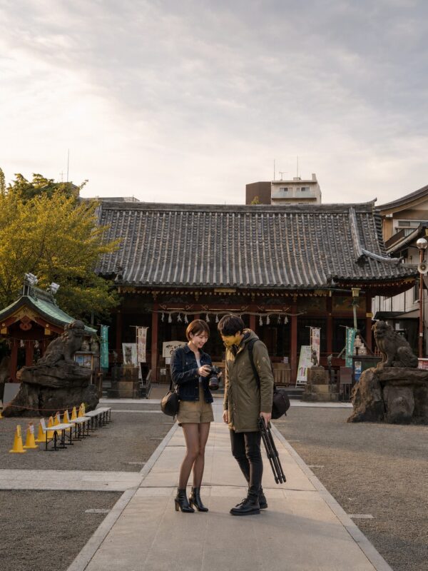 浅草神社参道にて、ちーこと蒼井