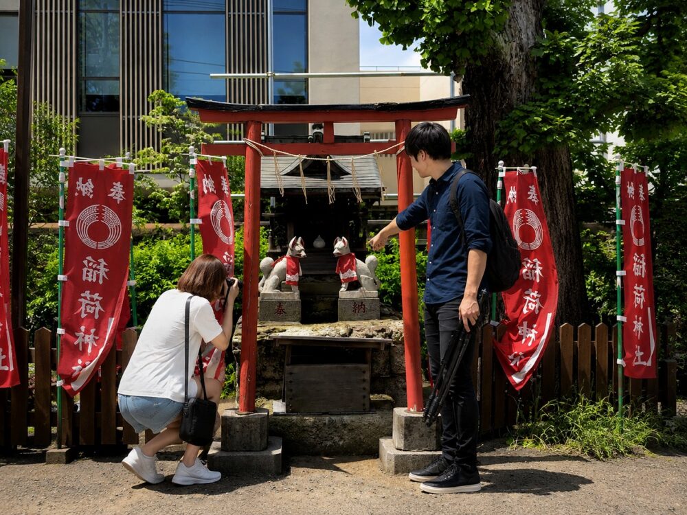 麻布氷川神社、稲荷社、チーコと青井