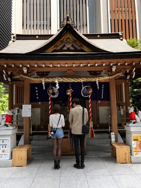 福徳神社、拝殿前、ちーこと蒼井