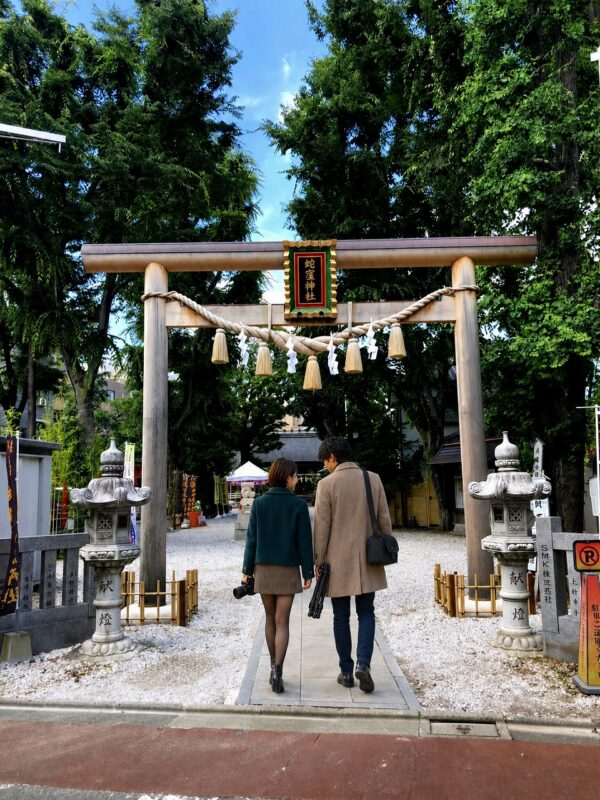 蛇窪神社、鳥居前、ちーこと蒼井