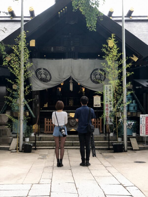 波除神社、拝殿前、チーコと蒼井